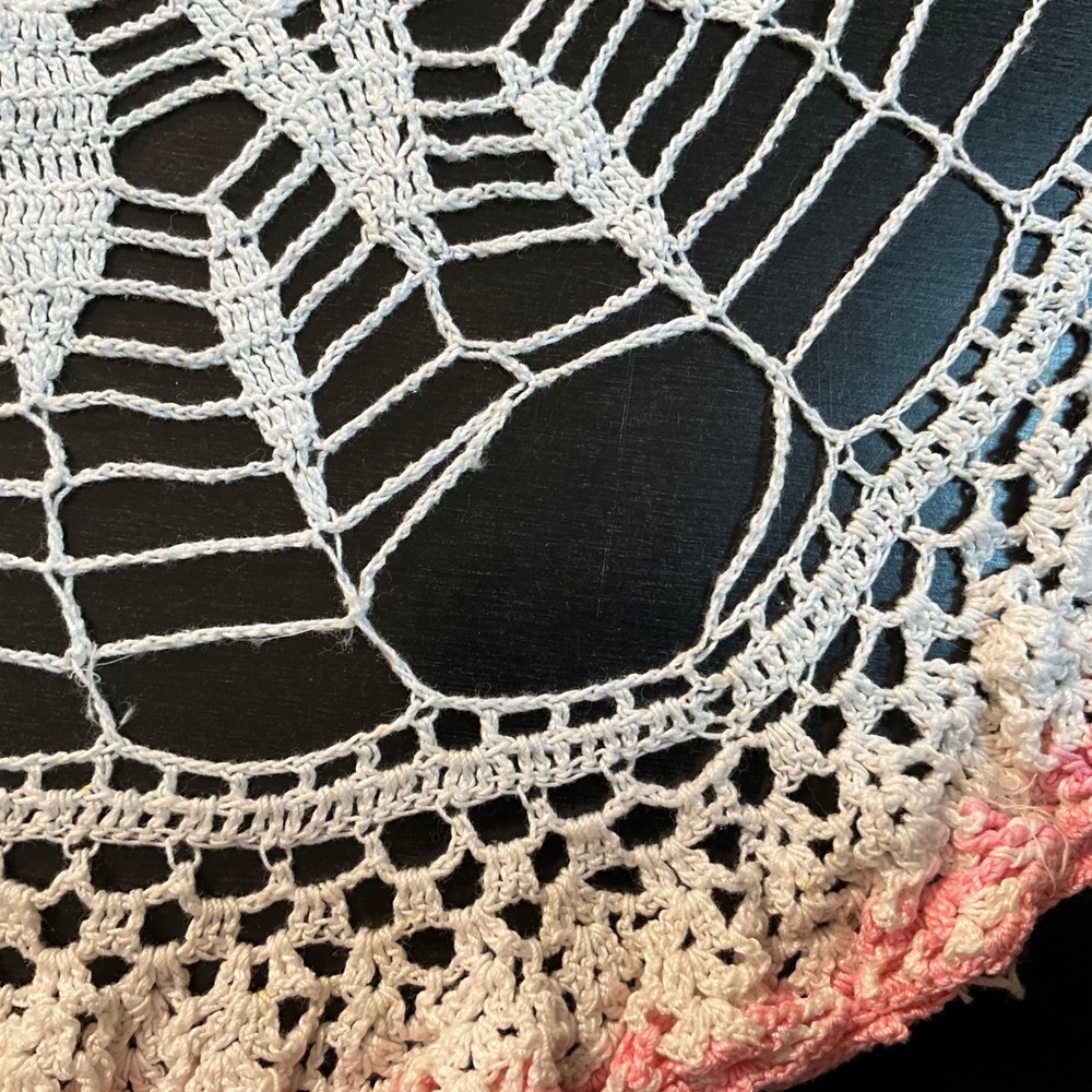 Vintage Crochet Doily White with Pink Edging Round Handmade Table Décor - Picture 4 of 4